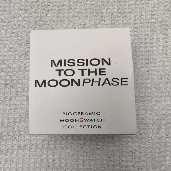 Swatch x Omega co-branded moon phase watch | Snoopy moon landing limited edition - Picture 9 of 9